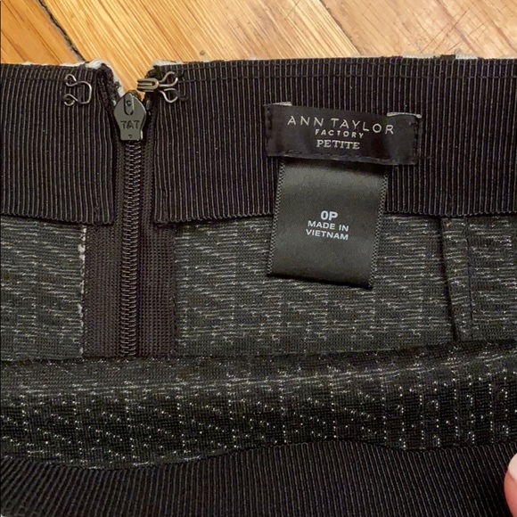 NWOT Ann Taylor Factory Knee Length Skirt - Picture 4 of 7